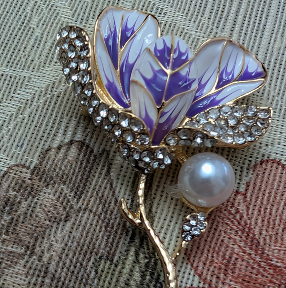 Beautiful Enamel , Faux Pearl And Gold Color Floral Magnolia Brooch , About 2" - Picture 2 of 6